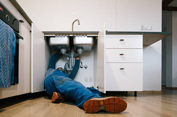 Professional Emergency Plumber technician working in Hays, MT